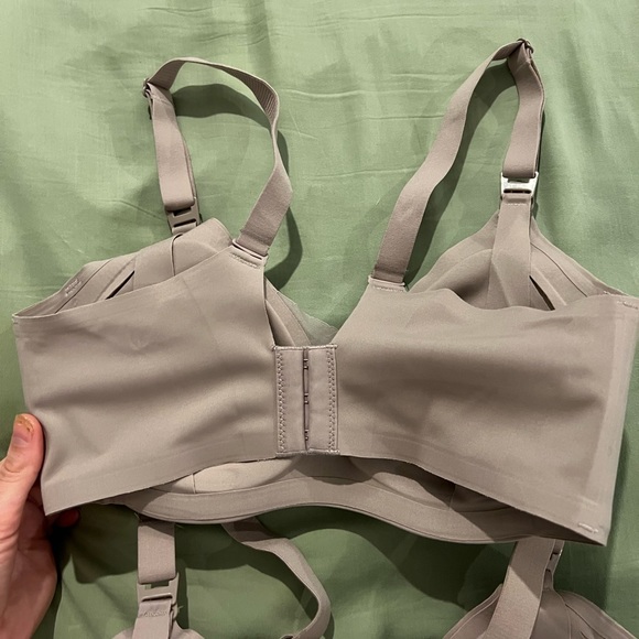 ȘOLD - 5 momcozy nursing bras - Picture 7 of 9